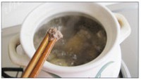 荔枝苦瓜鸡汤的做法 步骤4