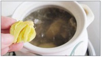 荔枝苦瓜鸡汤的做法 步骤5